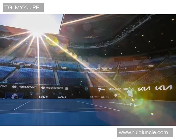 网球运动的历史变迁与技术革新：从草地到硬地的竞技挑战与发展